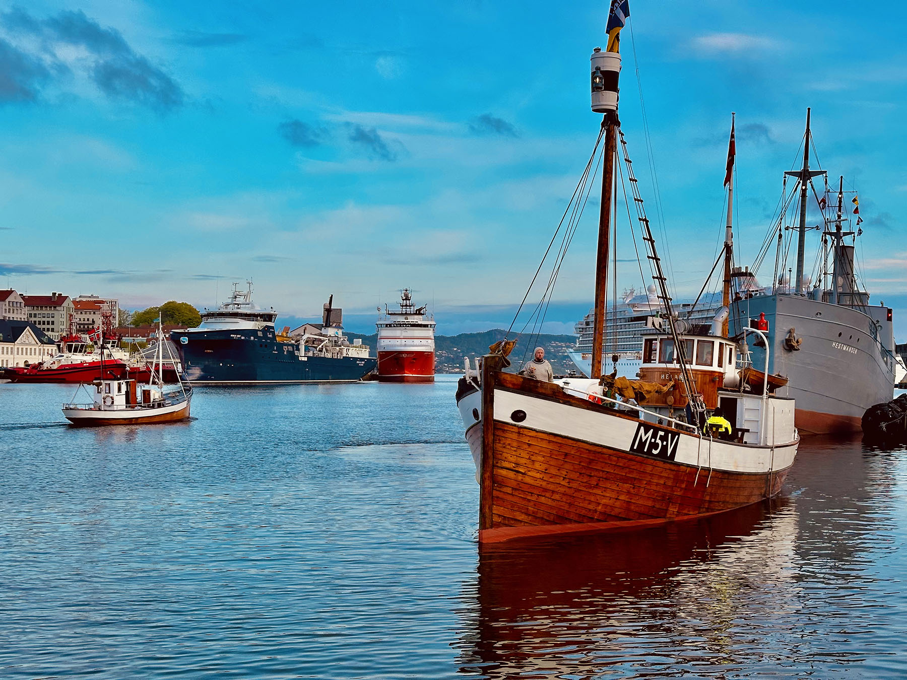 The liberation convoy on its way to Shetland - Photo: Samferdelsfoto/Tor Arne Aasen
